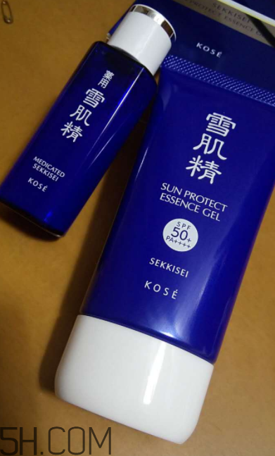 雪肌精防曬啫喱是化學(xué)防曬嗎？有刺激嗎？
