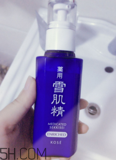 雪肌精盈潤乳液適合油皮嗎？適合夏季嗎？