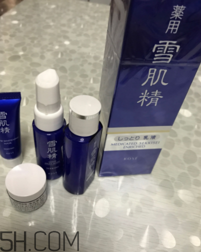 雪肌精盈潤乳液適合油皮嗎？適合夏季嗎？