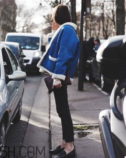 羊羔絨牛仔外套怎么搭配？羊羔絨牛仔外套搭配女