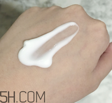 雪肌精盈潤乳液含藥物成分嗎？安全嗎？