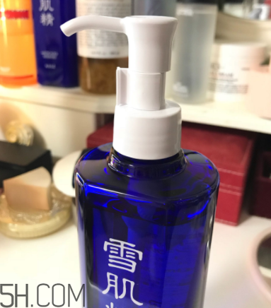 雪肌精卸妝油糊眼睛嗎？雪肌精卸妝油悶痘嗎？