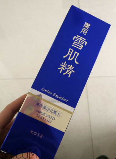雪肌精優(yōu)純菁華水是爽膚水嗎？有什么功效？