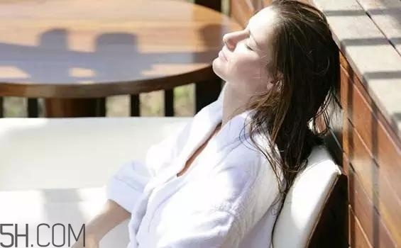 女性月經(jīng)初潮不能吃什么水果？月經(jīng)初潮后補什么？