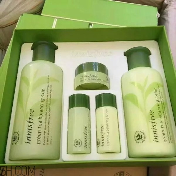 悅詩風吟哪個系列適合干性肌膚？冬天用乳液還是霜？