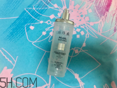片仔癀珍珠亮膚水適合敏感皮嗎？有刺激嗎？