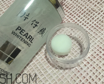 片仔癀珍珠亮膚水適合敏感皮嗎？有刺激嗎？