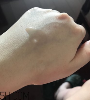 片仔癀珍珠亮膚水適合油皮嗎？適合夏季嗎？