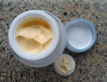 片仔癀珍珠膏白天能用嗎？會(huì)不會(huì)變黑？