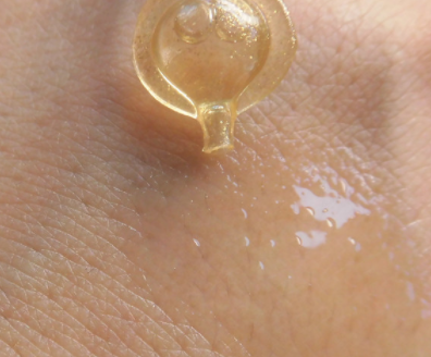 伊麗莎白雅頓眼部精華液油不油？長(zhǎng)脂肪粒嗎？