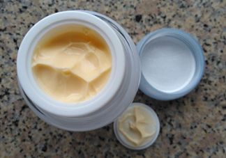 片仔癀珍珠膏白天能用嗎？會(huì)不會(huì)變黑？
