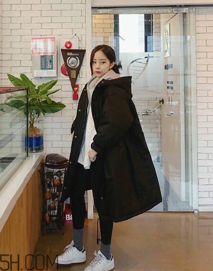 羽絨服怎么穿不顯胖？冬季好看的女裝羽絨服時尚搭配