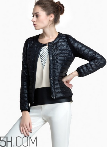 女裝羽絨服怎么保養(yǎng)？輕薄羽絨服怎么搭配？