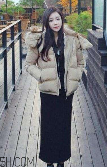 羽絨服搭配什么褲子好看？羽絨服搭配推薦