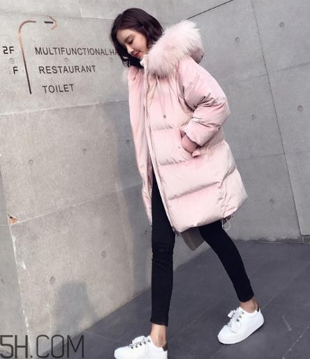 粉色羽絨服配什么鞋子？粉色羽絨服搭配鞋子圖片