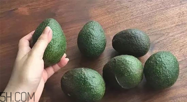 牛油果和牛奶可以一起吃嗎？牛油果和牛奶可以榨汁嗎？