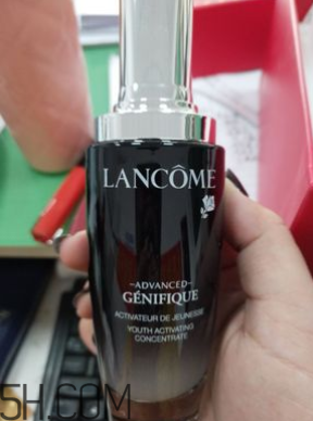 肌底液和精華有什么區(qū)別？蘭蔻小黑瓶可以單獨用嗎？