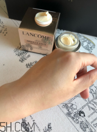蘭蔻菁純眼霜與小黑瓶眼霜有什么區(qū)別？哪個好用？