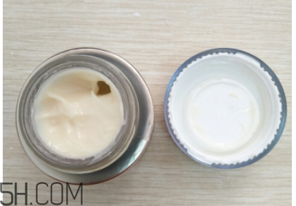 蘭蔻菁純眼霜與小黑瓶眼霜有什么區(qū)別？哪個好用？