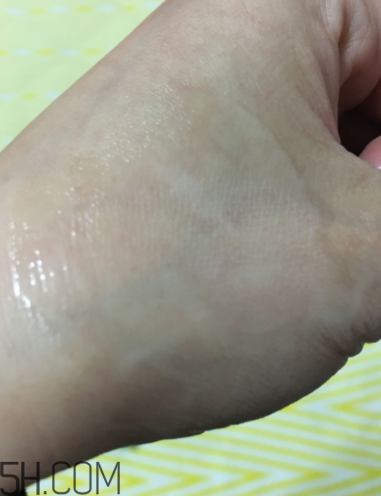蘭蔻美膚修護(hù)精華乳有刺激嗎？適合敏感肌嗎？