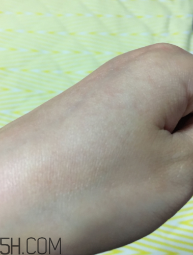 蘭蔻美膚修護(hù)精華乳有刺激嗎？適合敏感肌嗎？