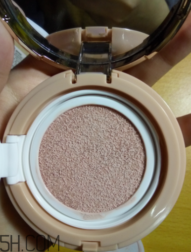 韓熙貞礦物氣墊霜油不油？適合油皮嗎？