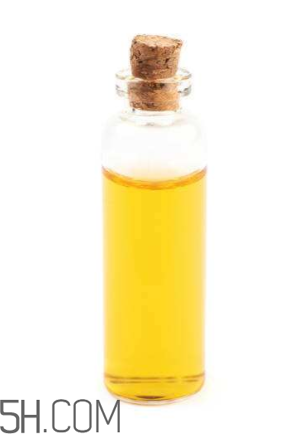 甘油會(huì)讓皮膚變黃嗎？甘油要怎么使用？