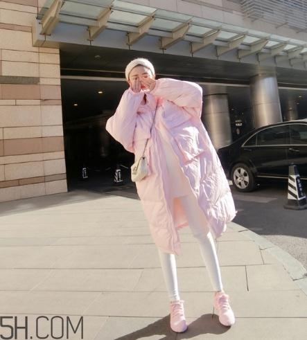 粉色羽絨服配什么褲子？粉色羽絨服搭配什么褲子好看？