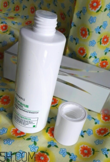 瓷肌蘆薈純露是爽膚水嗎？瓷肌蘆薈純露是乳液嗎？