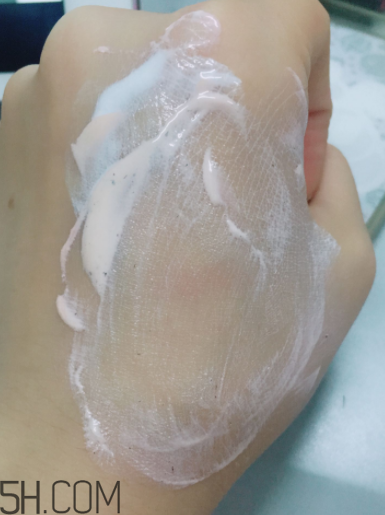 瓷肌晶透雪肌潔面乳可以卸妝嗎？清潔力如何？