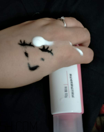 瓷肌晶透雪肌潔面乳可以卸妝嗎？清潔力如何？