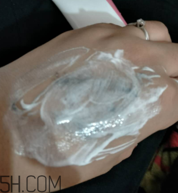 瓷肌晶透雪肌潔面乳可以卸妝嗎？清潔力如何？