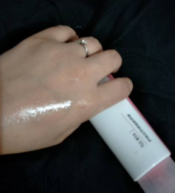 瓷肌晶透雪肌潔面乳可以卸妝嗎？清潔力如何？