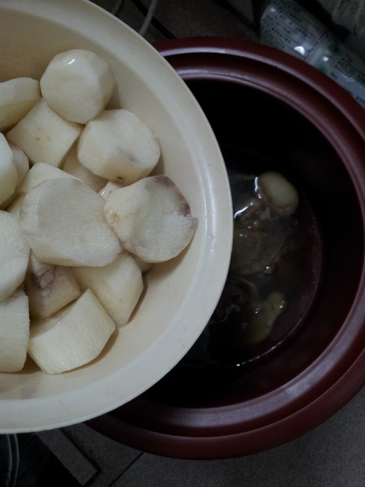 馬蹄和山藥能一起煲湯嗎？山藥和馬蹄能一起吃嗎？