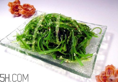 甲狀腺腫大和甲亢的區(qū)別有哪些？甲狀腺腫大適合吃什么食物？