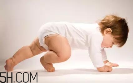 怎樣能夠訓(xùn)練嬰幼兒的肌肉？寶寶為什么總是在鬧騰？