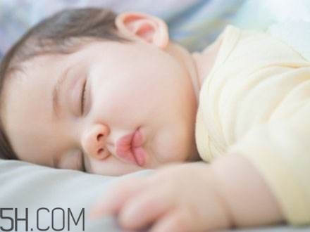 嬰兒猝死綜合征是怎么回事？寶寶睡覺(jué)常犯哪些錯(cuò)誤？