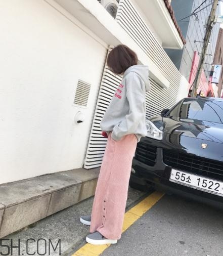 粉色褲子配什么上衣？將時(shí)尚與溫暖兼具的搭配
