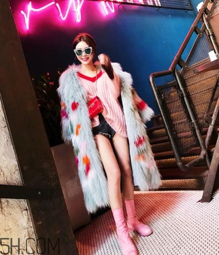 粉色內(nèi)搭怎么配外套？冬季也要風(fēng)度與溫度共存