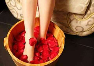 女性冬季泡腳要注意什么？女性泡腳養(yǎng)生的方法是什么？