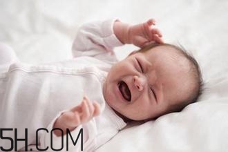 怎樣能夠訓(xùn)練嬰幼兒的肌肉？寶寶為什么總是在鬧騰？