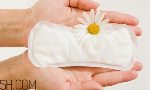 女人如何正確的使用衛(wèi)生巾？衛(wèi)生巾清涼好不好？
