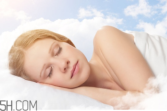 睡眠面膜和貼片面膜哪個效果好？貼片面膜和睡眠面膜有什么區(qū)別？
