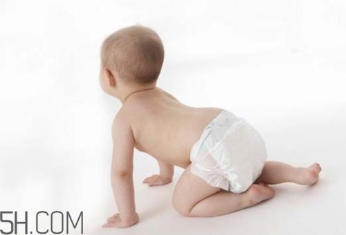 寶寶腿紋不對稱是怎么回事？嬰幼兒的生長發(fā)育標準是怎樣的？