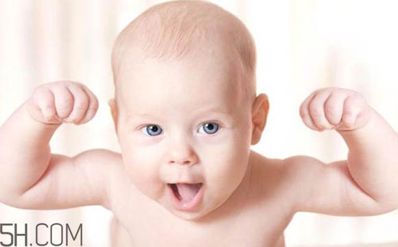 寶寶腿紋不對稱是怎么回事？嬰幼兒的生長發(fā)育標準是怎樣的？