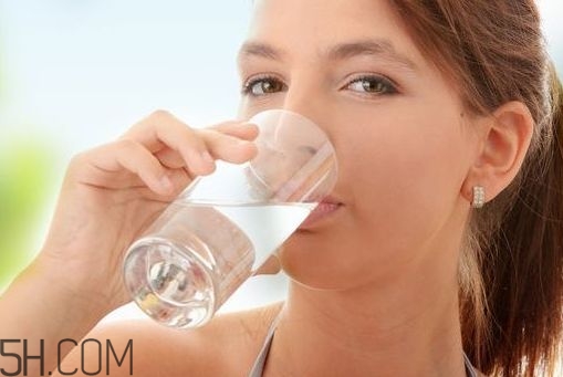 喝水可以美容嗎？喝水美容5大常識(shí)