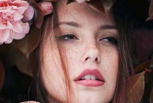 中年女性長(zhǎng)斑怎么辦？深究長(zhǎng)斑原因