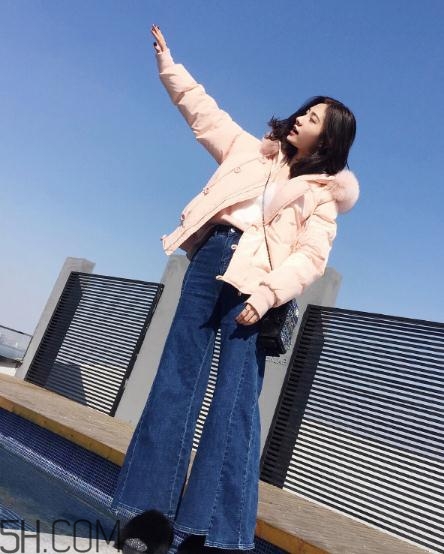 粉色面包服配什么褲子？少女心爆棚的經(jīng)典搭配