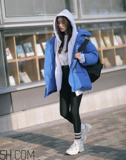 藍(lán)色面包服怎么搭配？塑造冬日運動活力