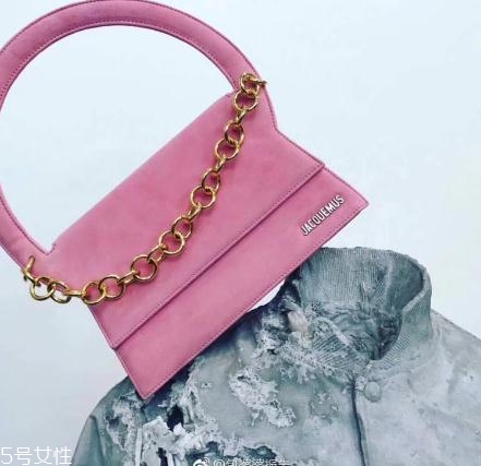jacquemus包包多少錢？萬(wàn)元以內(nèi)就能買到的個(gè)性包包